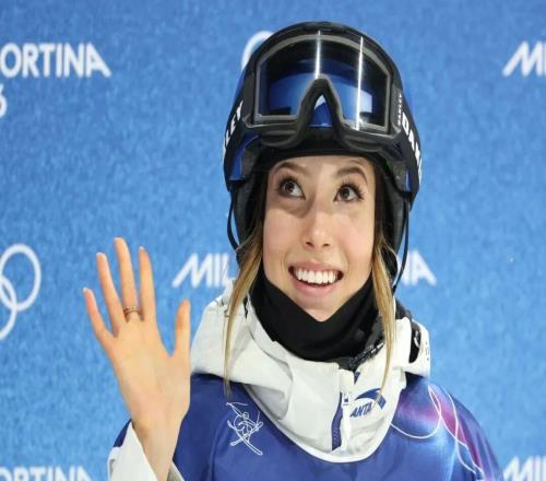 谷爱凌U型场地技巧夺金！中国队包揽金银，创冬奥境外参赛最佳战绩！