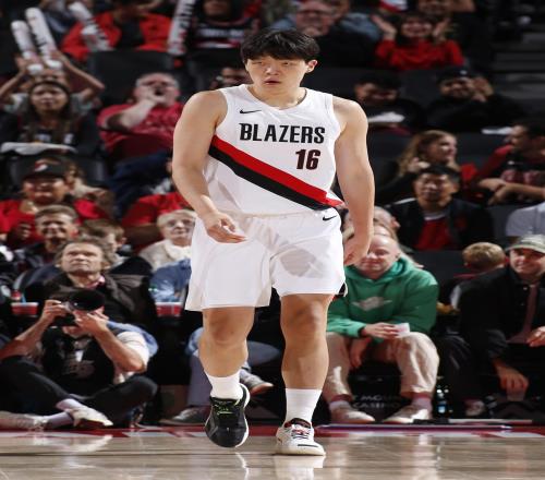 杨瀚森做到了！上一个在NBA得分上16的中国球员是易建联