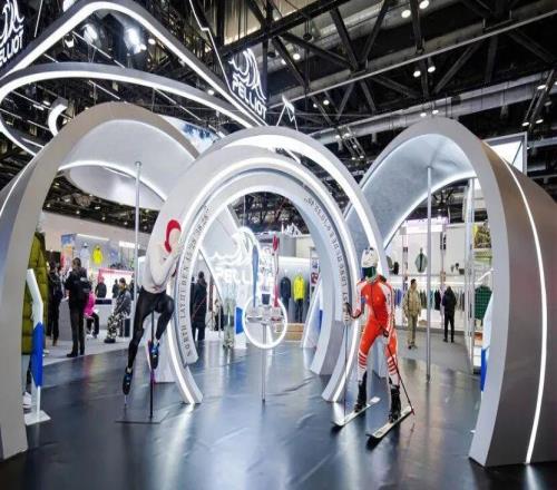 伯希和不只站在“世界之巅”了 | 大公司