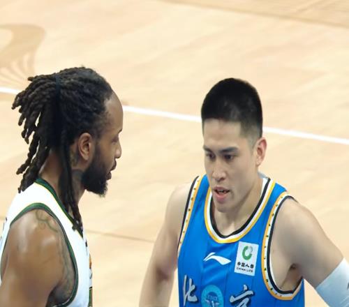 罕见！CBA闹乌龙，陈盈骏本应5个罚球，却罚了6次球