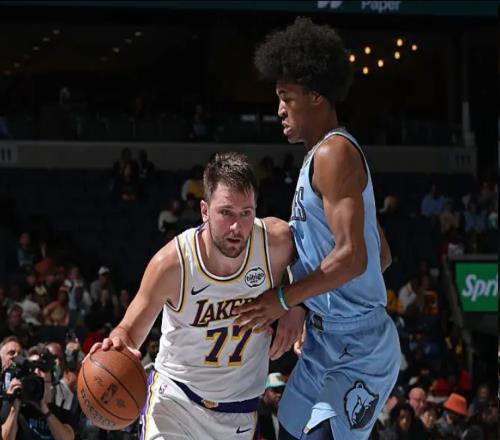 东契奇轰44分创4大神迹：比肩科比！里夫斯调侃：我们充满了敌意