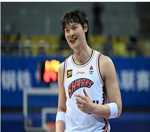 在CBA拿到1万分有多难历史仅5人达成，姚明未上榜，大王已接近