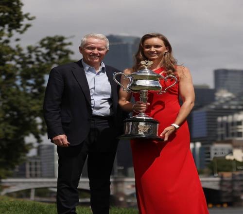 郑钦文支持五盘三胜称会从中受益，王欣瑜战莱巴获封多哈最美对决