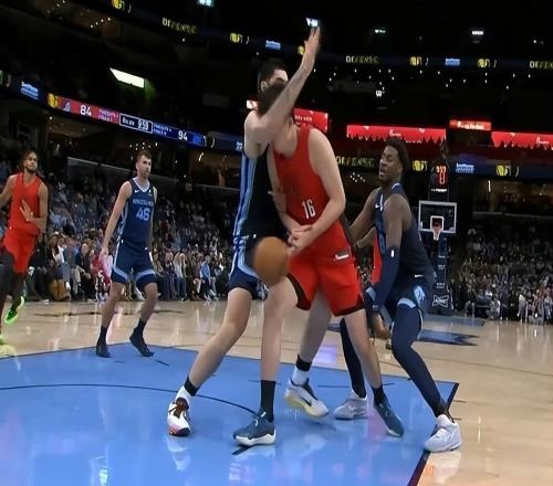 杨瀚森NBA生涯第一次首发！中国球迷5354天的等待啊