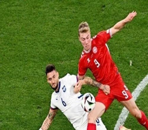 赛后竟然庆祝对手晋级，丹麦前锋霍伊伦德引发争议