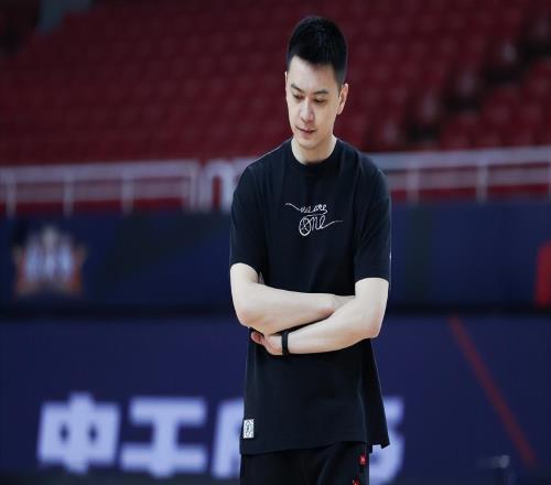 确定加盟！2米03大外援重返辽宁男篮，与杨鸣再次携手