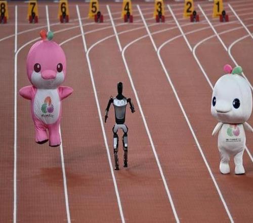 全运会｜“大湾鸡”和机器人的百米对决，谁赢了？