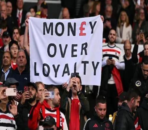 不满主场票价不断上涨，超百家英超球迷协会联合抗议