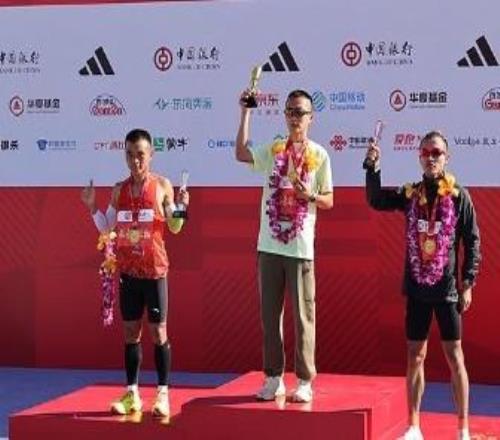 最快美术生，李大林2小时11分26秒获得北马国内男子组冠军