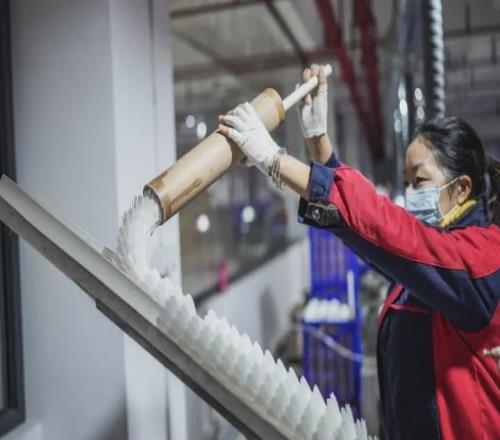 去年涨价3次，今年突然集体降价！多个品牌陆续宣布，网友：再等等，还会降