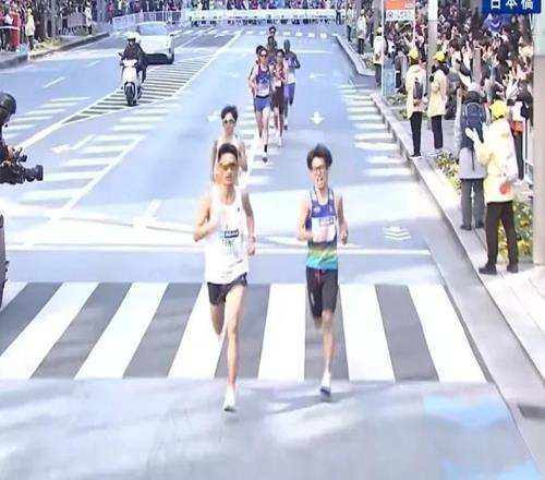 丰配友！2:05:57！中国马拉松再破纪录！
