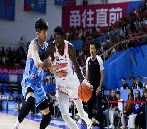 广东宏远签约萨姆纳全过程！朱芳雨一等再等，转会费达七位数