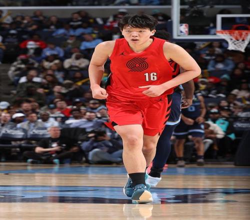 出战19分钟，杨瀚森NBA生涯首次首发“可圈可点”