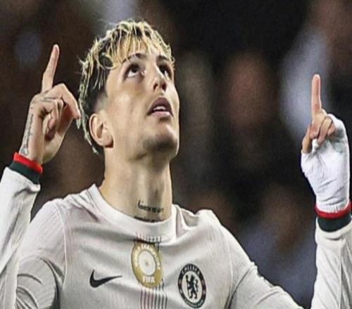 未满22岁就代表两支英格兰球队欧冠进球，加纳乔是历史首位