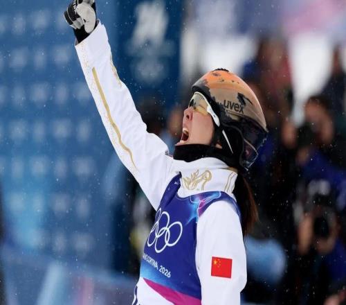 中国队夺得自由式滑雪空中技巧混合团体铜牌！本届冬奥会空中技巧2金3铜收官