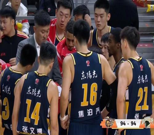 广东男篮三隐患明显，浙江官宣程帅澎伤停45天，新疆新外援到位