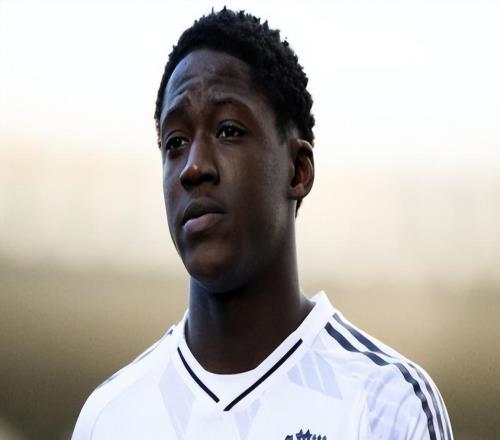 曼联渐趋稳定但也危机四伏B费遭沙特土豪哄抢中场太子要去皇马