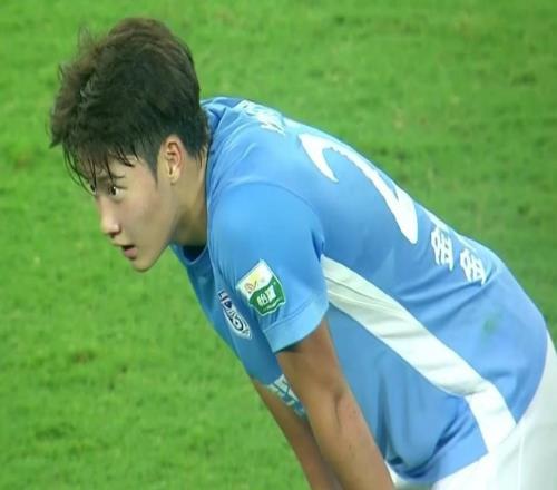 客战梅州建功，英博18岁小将杨铭锐斩获职业生涯首球