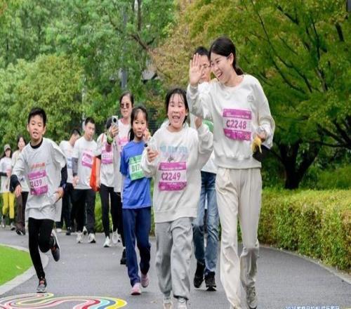 千组家庭浦江畔共赴十年之约，奔跑绘就长三角活力画卷