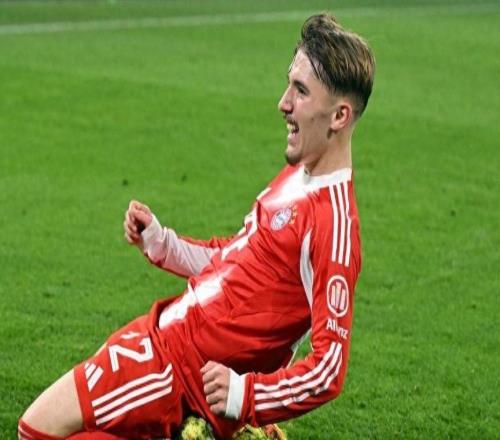 17岁拜仁神童创欧冠纪录，闪耀安联球场