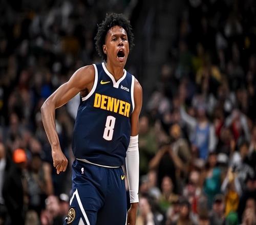 数据4年翻三倍，如今场均10+5+2，攻守兼备的他，已成掘金新太子