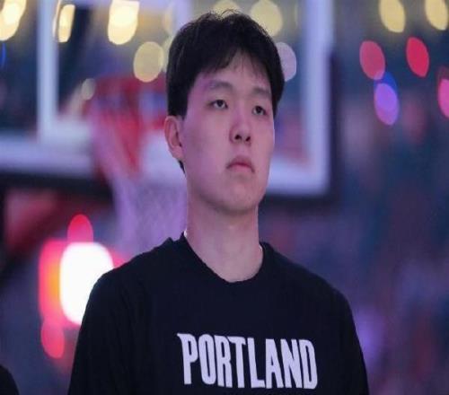 垃圾时间方登场，杨瀚森2分34秒基础数据全挂零，出现1犯正负值6