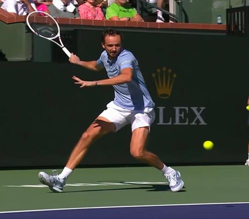 梅总赐阿卡赛季首败迎夺冠利好消息，梅辛决被称完美阳光双冠较量