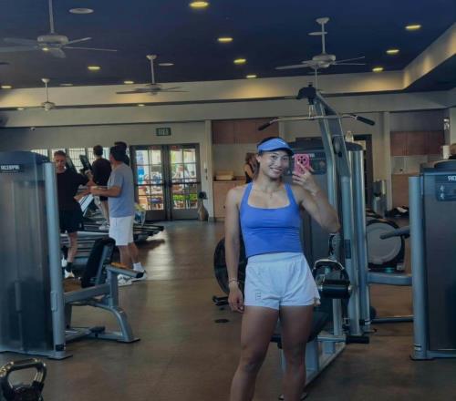 郑钦文晒照新教练技改，外媒称其剑指法网阳光双赛成绩是合作关键