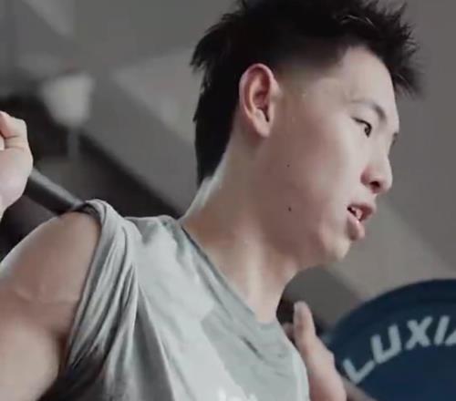 比杨瀚森更强！NBA级锋线确认到位，这才是中国男篮现役第一人！