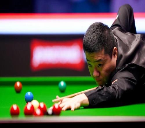奇怪的默契增加了！斯诺克大师赛首轮比分全是6-2。三名中国选手闯入八强