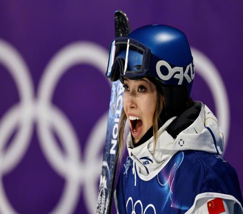 又美又飒！谷爱凌170.75分第二进决赛冲冠：无惧失误微笑真甜