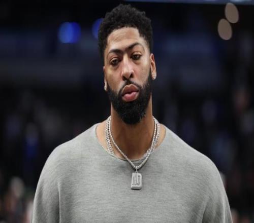 记者：若独行侠要价不高，尼克斯将会认真考虑浓眉的交易谈判