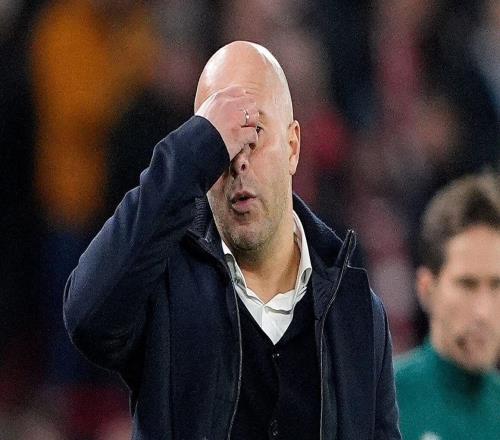 换五后卫阵型斯洛特：我现在甚至没有五名后卫可以用