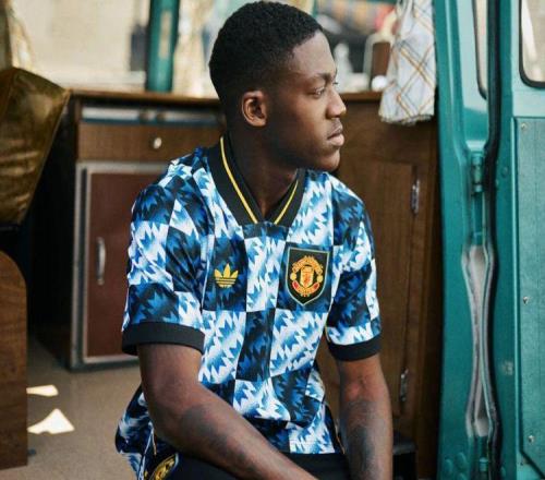 曼联新帝星要求冬窗离队，两队保证主力位置！阿莫林解释弃用原因