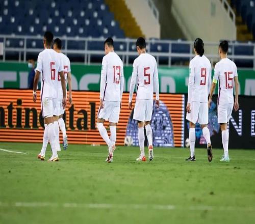 飞踹裁判！数十人群殴！业余联赛带动中国足球崛起的路要被堵死了