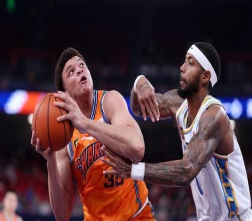 曝上海签约白边与洛夫顿+弗格搭档却因CBA特殊规定无法组豪阵