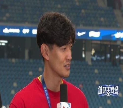 颜骏凌：夺冠的过程每年都不一样，4座中超冠军每一个都不同