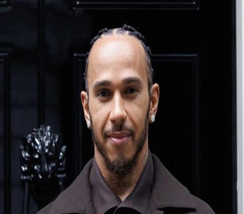 因为脖子太粗，这些男子不好买上衣，但粗脖子也赋予他们超（钞）能力