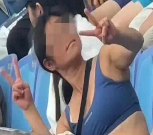 女子酒后扰乱赛场秩序，文明观赛不容“耍酒疯”| 新京报快评