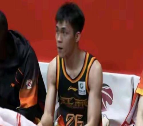 CBA江苏主场89101不敌上海庞峥麟31分钟32分1篮板4助