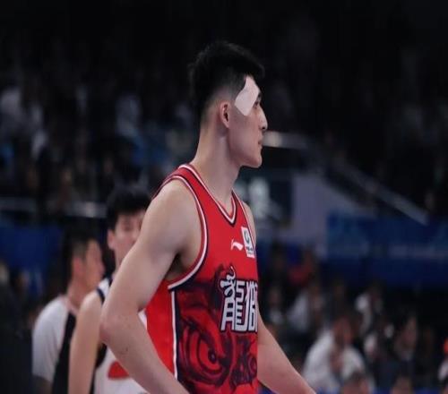 前行无畏第二届CBA俱乐部杯小组赛第二场广州龙狮80：94不敌广东宏远