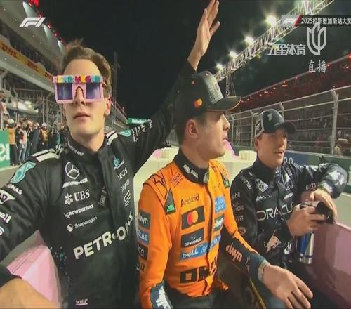 【差距继续缩小】诺里斯昏厥起步！维斯塔潘夺得拉斯维加斯站冠军！