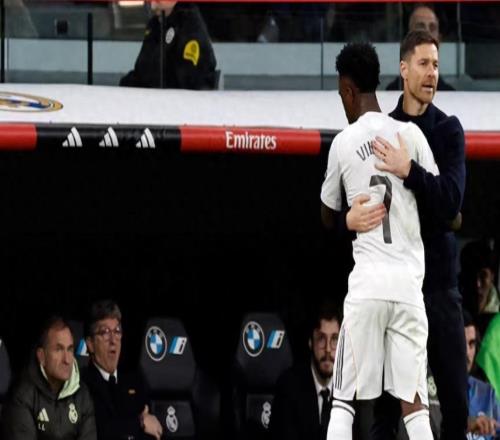 胜利中的危机：皇马20赢球却遭嘘声围攻，阿隆索帅位悬于超级杯