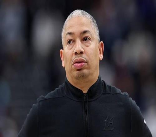 你是哪边的泰伦卢在领先14分时主动叫停，随后被打出203高潮