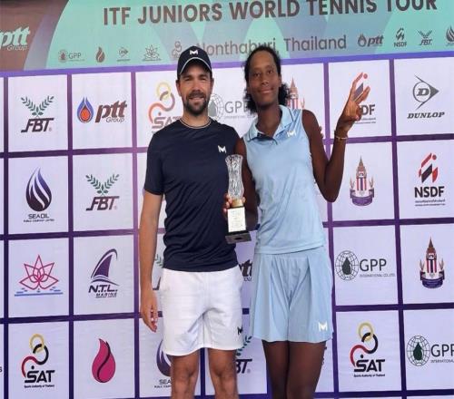 6连胜夺冠！中国女网17岁1米80混血新星崛起：看齐偶像大阪直美？