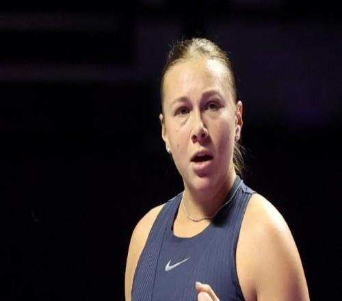 阿尼西莫娃2-1逆转斯瓦泰克，后者无缘总决赛四强