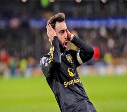 热闻B费一传两射造两大神迹！曼联客场41大胜狼队升至英超第六