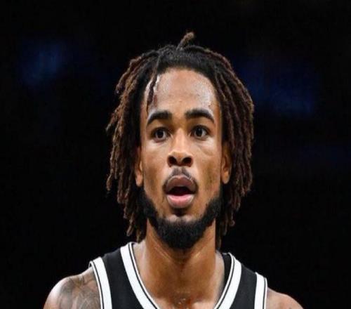 没搞错吧克拉克斯顿18分11板12助生涯首砍三双，西蒙斯后篮网首人