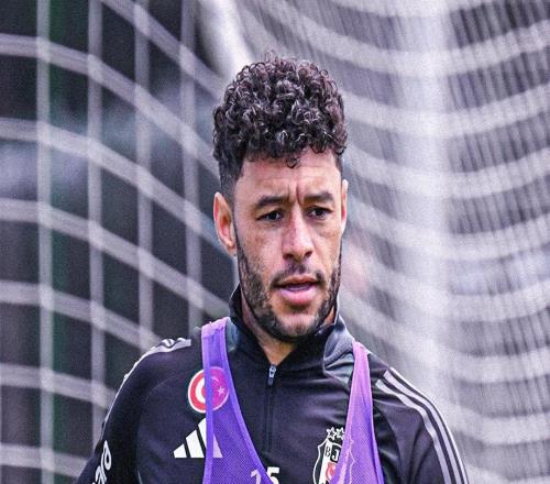 天空体育：张伯伦目前正在阿森纳训练，同时筹划下一步动向