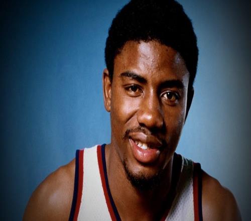 R.I.P.，佛罗伦萨小将理查德森的父亲、前NBA球星迈克尔理查德森去世